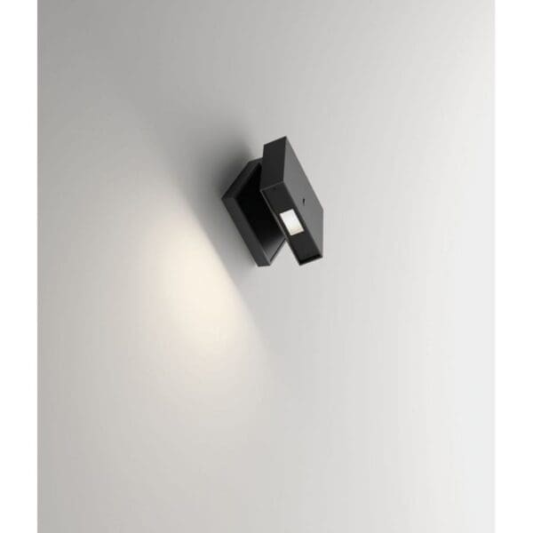 Vibia ALPHA 7940 on off sulla cover frontale – grafite e nero