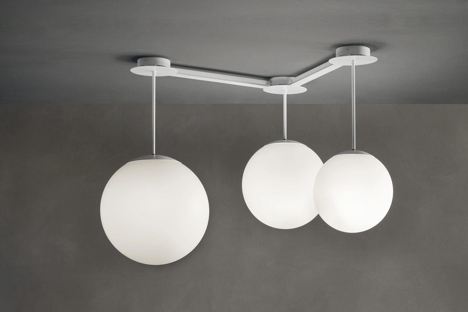 Modoluce MULTIBALL composizione tipo1(1pz. d.25 h56–1pz. d.35 h.66–1pz. d.30 h.51–2 raccordi) – bianco con diffusori in PMMA