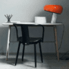 LAmpada Snoopy di Flos su una scrivania minimal