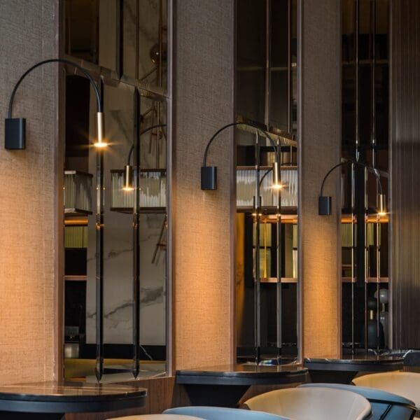 Estiluz VOLTA parete - LED 3000k - corpo nero con finitura testa in oro