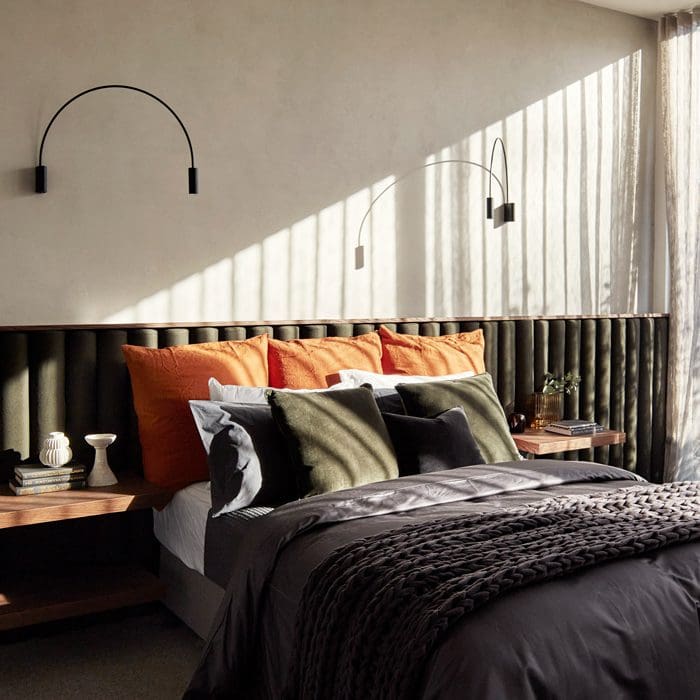 Estiluz VOLTA wall - LED 2700k - cable and plug with on / off switch - black body with black head finish - Image 2