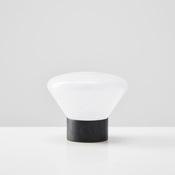 BROKIS MUFFINS CANDLEHOLDER PC1008 - tavolo - vetro opalino trasparente - base in quercia europea, tinta nera - outdoor