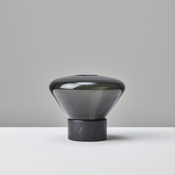 BROKIS MUFFINS CANDLEHOLDER PC1008 - tavolo - vetro grigio fumé trasparente - base in quercia europea, tinta nera - outdoor