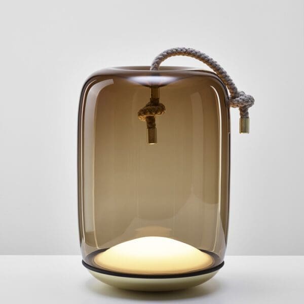 BROKIS KNOT BATTERY PC1249 tavolo - vetro marrone trasparente  base in ottone - outdoor