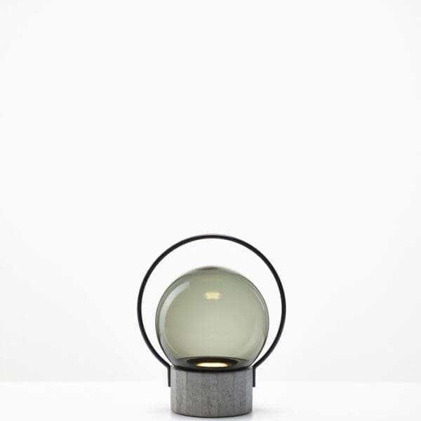 BROKIS SFERA PORTABLE PC1271 piccolo - tavolo - vetro grigio fumé trasparente - base in cemento naturale e corpo nero opaco - outdoor