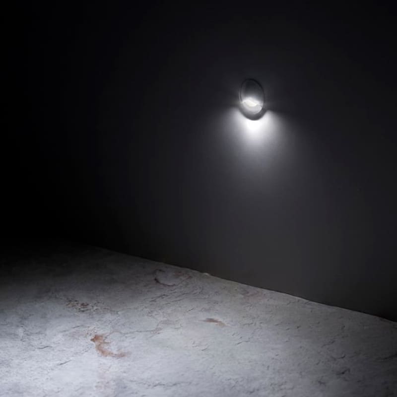 Adatto per installazioni a parete e soffitto, anche per uso esterno. Idoneo per incassi da terra ad uso calpestabil