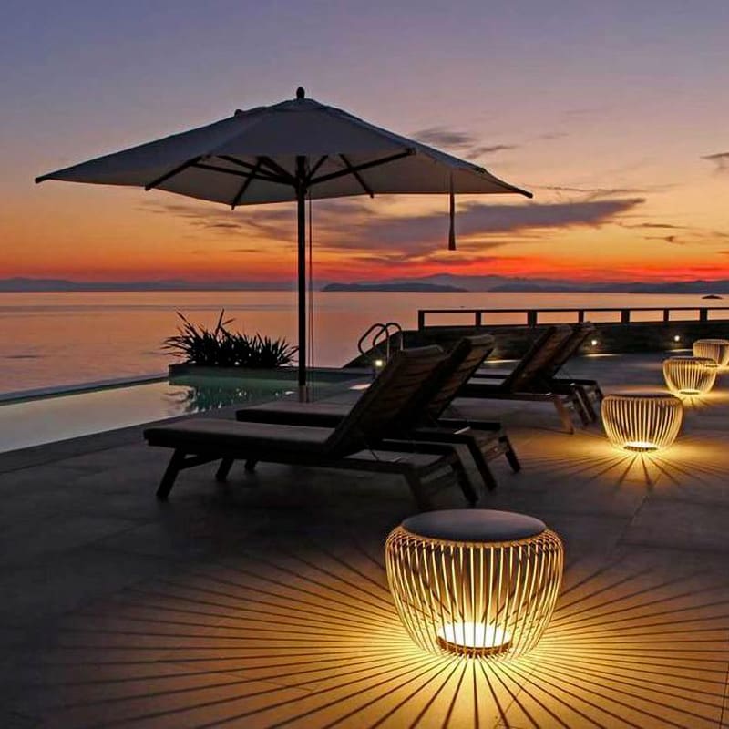 Vibia Meridiano 4710 è una Lampada da Terra per Esterni, creata da Jordi Vilardell & Meritxell Vidal.