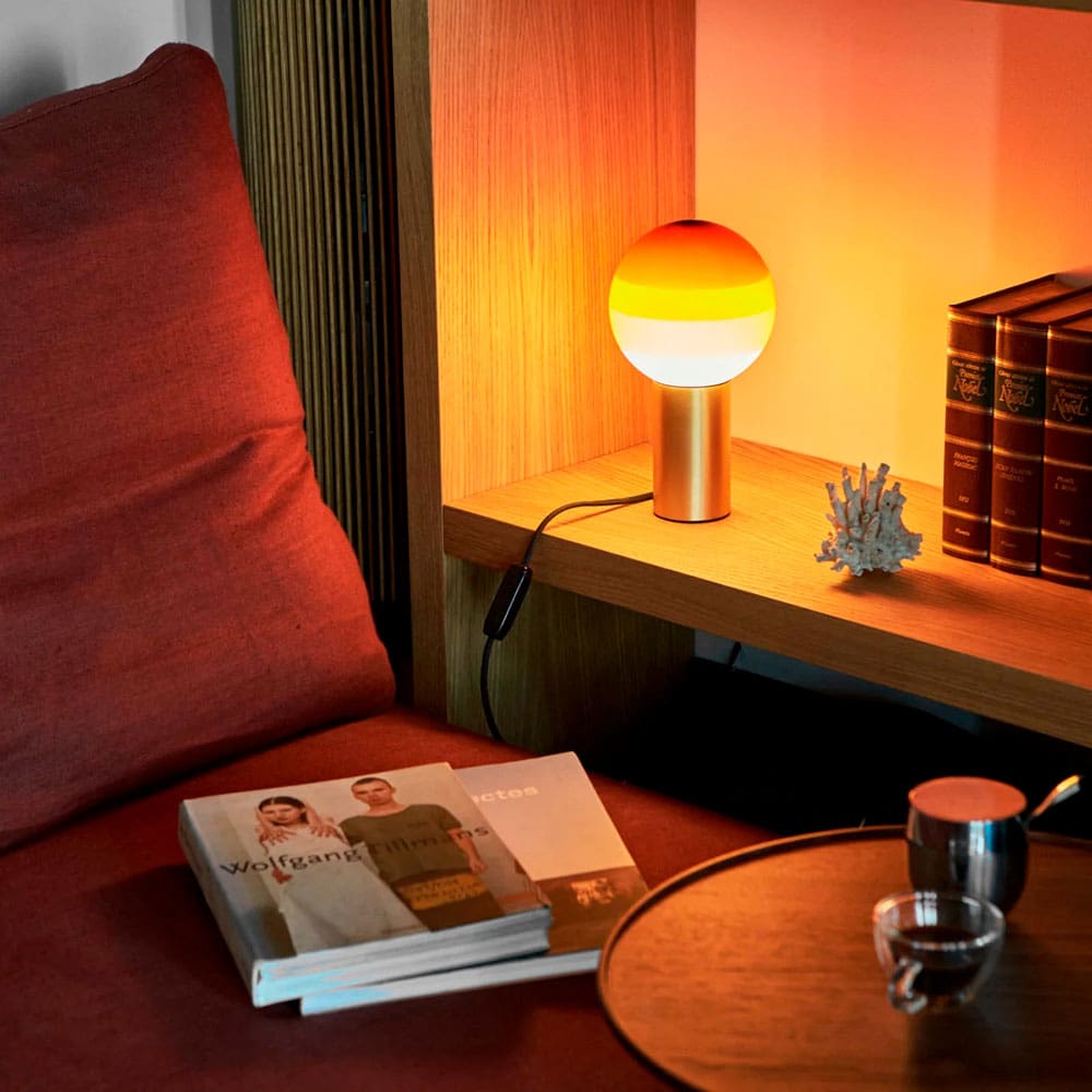 Marset DIPPING LIGHT S tavolo - verde e base ottone spazzolato - immagine 2